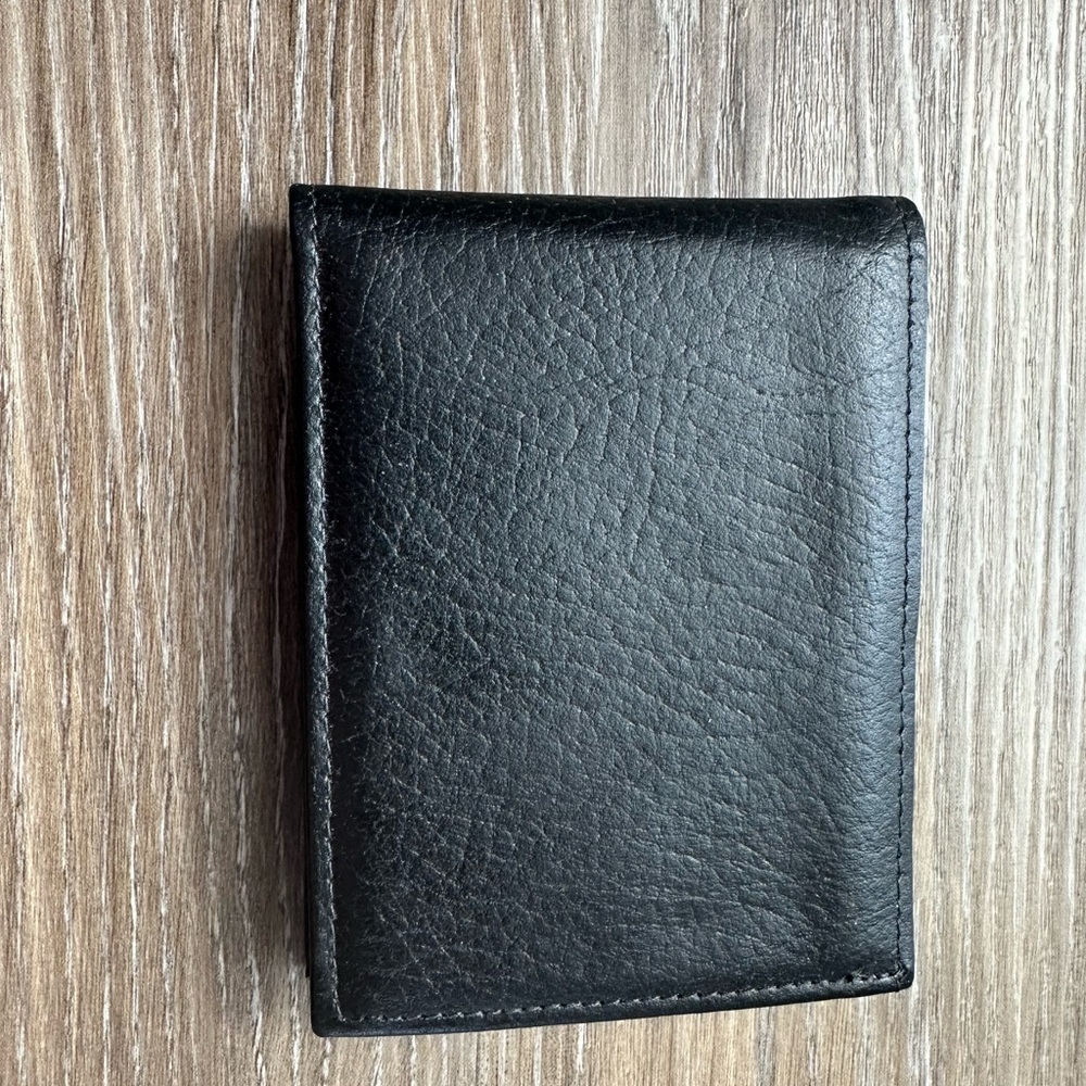 Vintage Buxton Men's Leather  trifold Wallet Made in Canada New